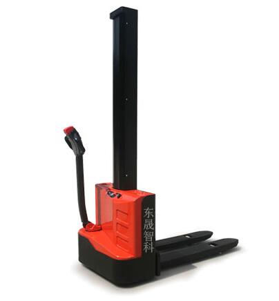 電動堆高車.jpg 電動堆高車.jpg